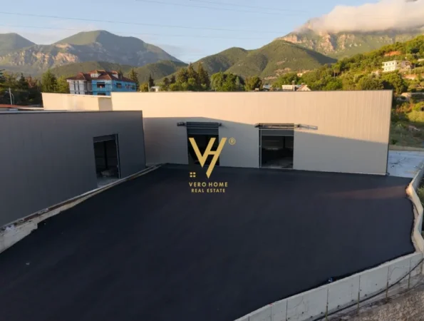 Tirane, jepet me qera magazine Kati 0, 5.500 m² 15.800 € (TUFINE)