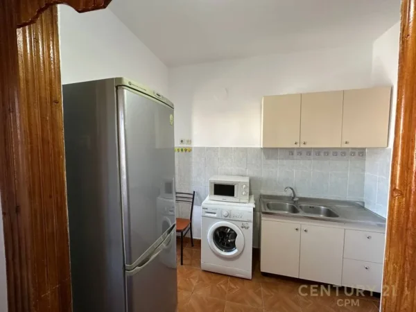 Tirane, jepet me qera apartament 2+1 Kati 4, 75 m² 600 € (Pazari i Ri smart143820)