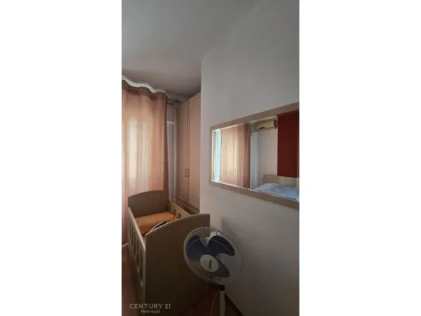 Tirane, jepet me qera apartament 2+1 Kati 4, 106 m² 780 € (Komuna e Parisit Metropol143816)