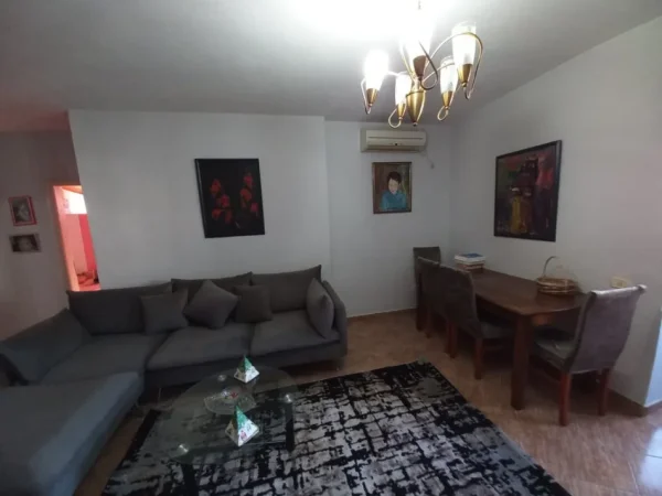 Tirane, jepet me qera apartament 2+1 Kati 5, 97 m² 600 € (Laprake Premier143837)