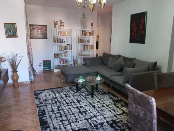 Tirane, jepet me qera apartament 2+1 Kati 5, 97 m² 600 € (Laprake Premier143837)