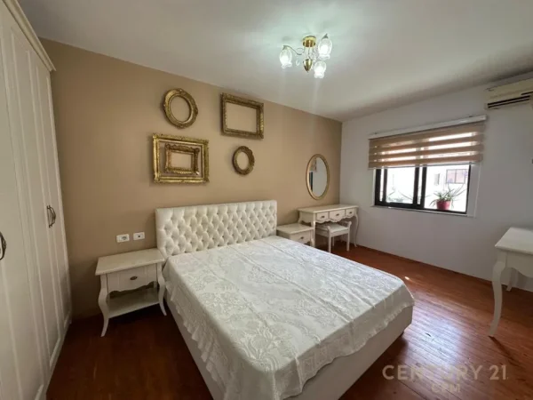 Tirane, jepet me qera apartament 2+1 Kati 5, 93 m² 800 € (Komuna e Parisit bot143707)