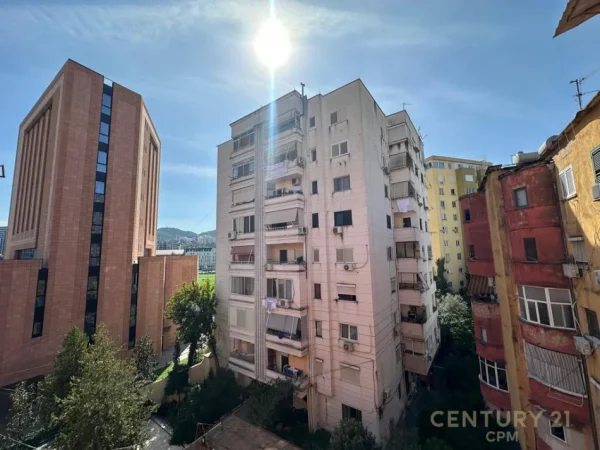 Tirane, jepet me qera apartament 2+1 Kati 5, 93 m² 800 € (Komuna e Parisit bot143707)