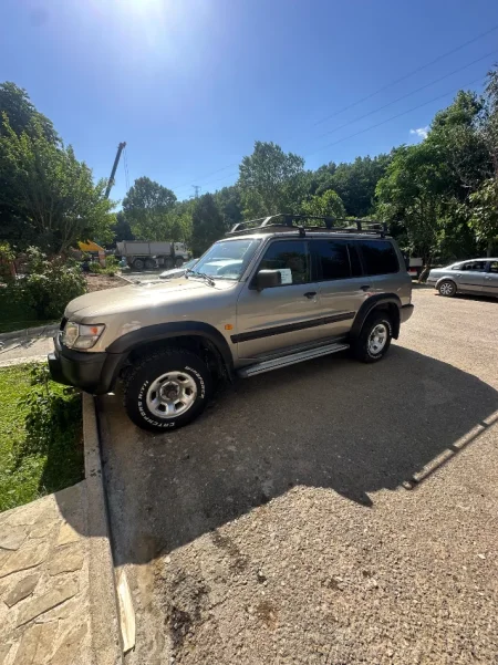 Tropoje, shes makine Nissan Patrol Nafte, gri metalizato manuale Kondicioner 290.000 km