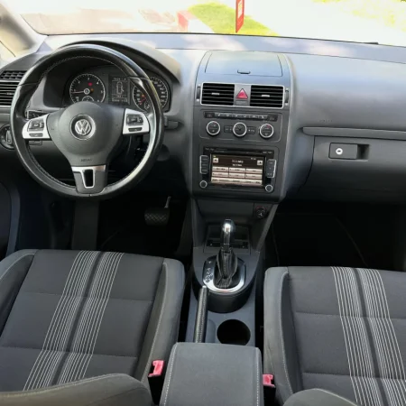 Tirane, shes makine VOLKSWAGEN TOURAN 2.0 DIESEL Nafte, e zeze automatik Klima