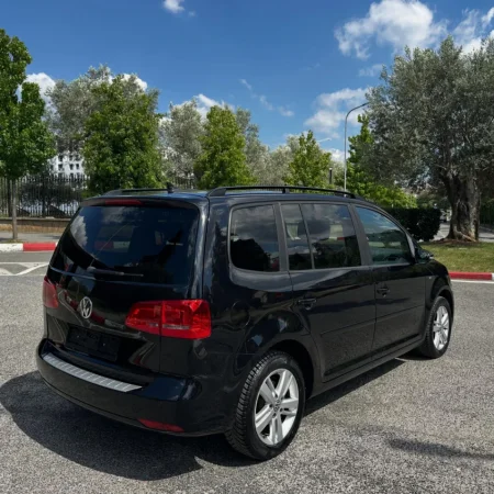 Tirane, shes makine VOLKSWAGEN TOURAN 2.0 DIESEL Nafte, e zeze automatik Klima
