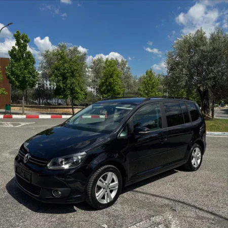 Tirane, shes makine VOLKSWAGEN TOURAN 2.0 DIESEL Nafte, e zeze automatik Klima
