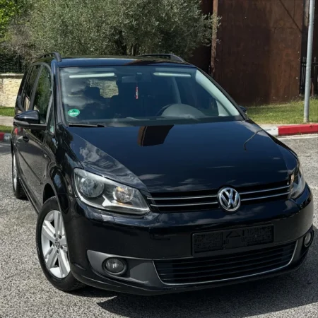 Tirane, shes makine VOLKSWAGEN TOURAN 2.0 DIESEL Nafte, e zeze automatik Klima