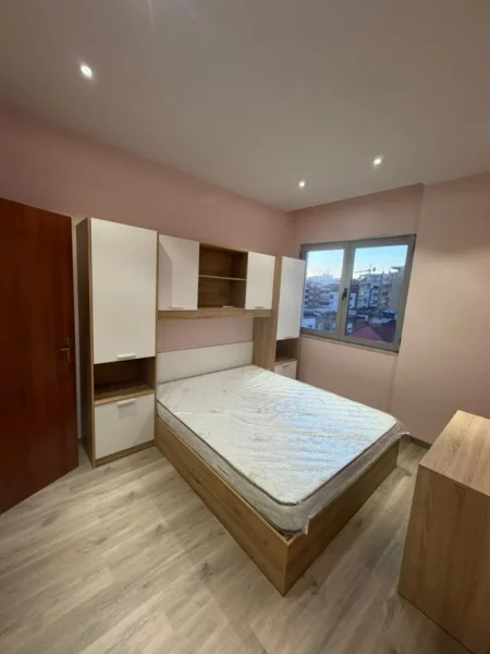 Tirane, jepet me qera apartament 3+1 Kati 6, 155 m² 1.400 € (Pazari i Ri)