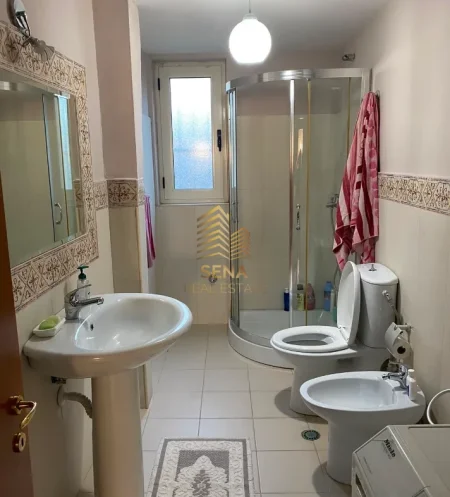 Tirane, jepet me qera apartament 1+1 Kati 1, 60 m² 450 € (Ali Demi)