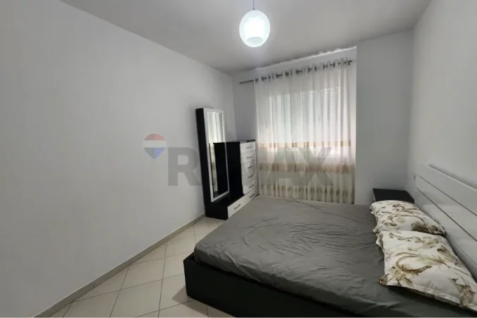 Tirane, jepet me qera apartament 1+1 Kati 10, 70 m²