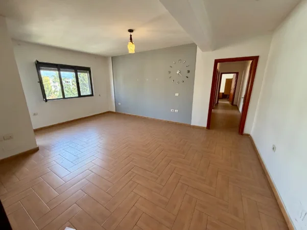 Tirane, jepet me qera apartament 2+1+Aneks+Ballkon Kati 5, 90 m² 400 € (Kthesa e Kamzes te Malajzjani)