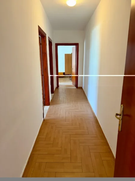 Tirane, jepet me qera apartament 2+1+Aneks+Ballkon Kati 5, 90 m² 400 € (Kthesa e Kamzes te Malajzjani)