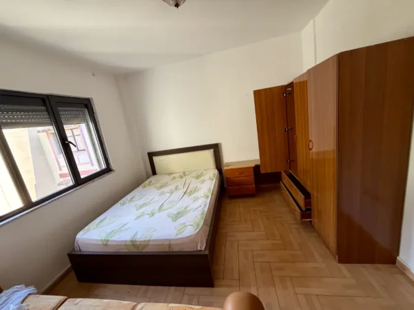 Tirane, jepet me qera apartament 2+1+Aneks+Ballkon Kati 5, 90 m² 400 € (Kthesa e Kamzes te Malajzjani)
