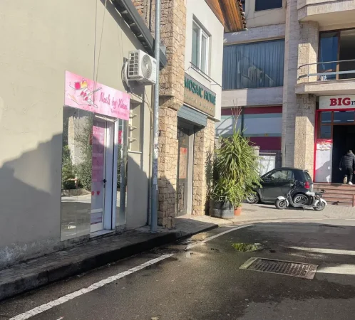 Tirane, jap me qera ambjent biznesi Kati 0, 20 m² 350 € 