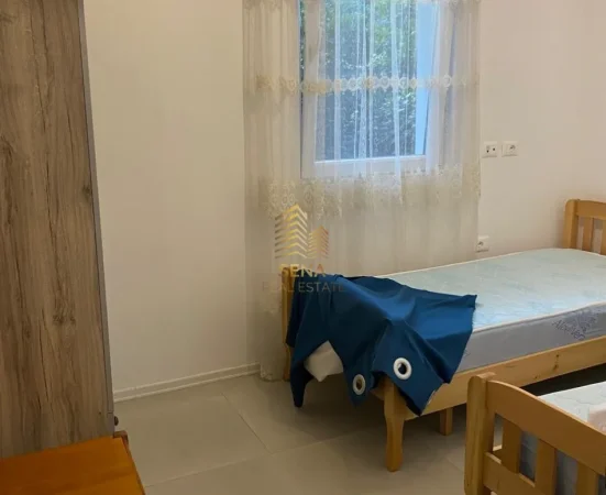 Tirane, jepet me qera apartament 1+1 Kati 1, 55 m² 400 € (5 Maji)