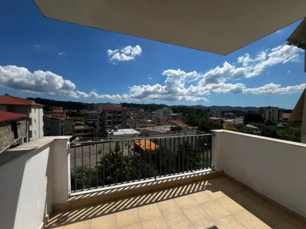 Tirane, jepet me qera apartament 2+1+Ballkon Kati 2, 85 m² 700 € (Pjeter Budi)