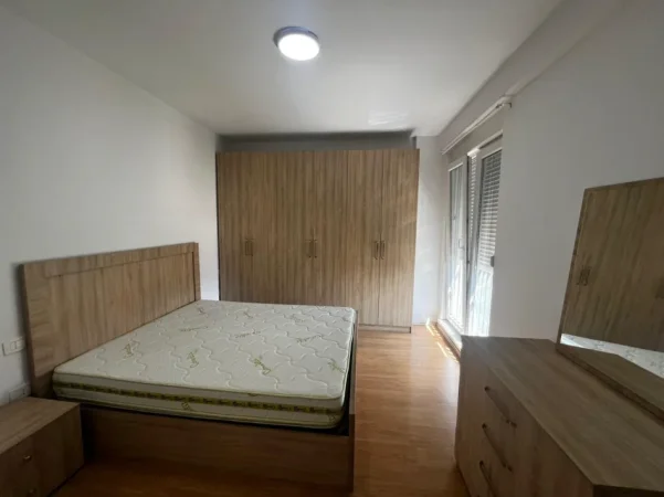 Tirane, jepet me qera apartament 2+1+Ballkon Kati 2, 85 m² 700 € (Pjeter Budi)