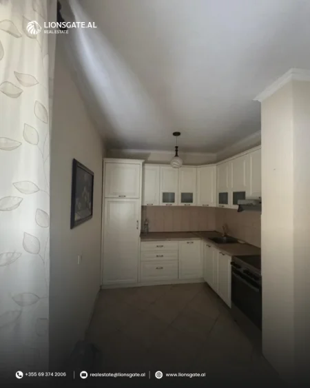 Tirane, jepet me qera apartament 2+1+Ballkon Kati 3, 110 m² 650 € 