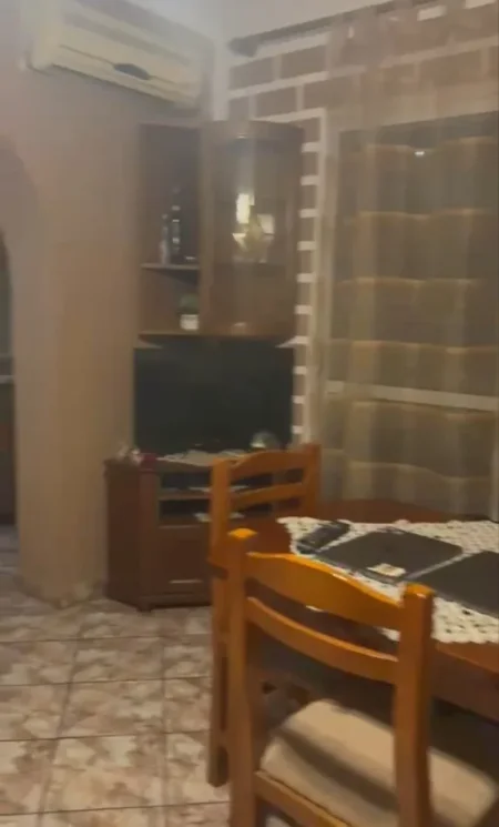 Tirane, jepet me qera apartament 1+1 Kati 4, 55 m² 450 € (Rruga Ferit Xhajko)