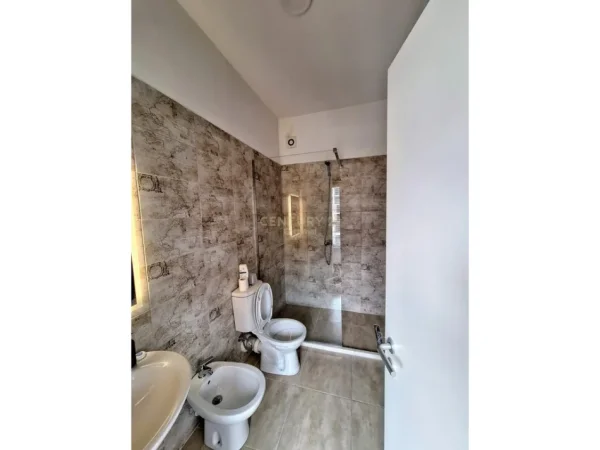 Tirane, jepet me qera apartament 2+1 Kati 5, 97 m² 560 € (Ali Demi ENT143865)