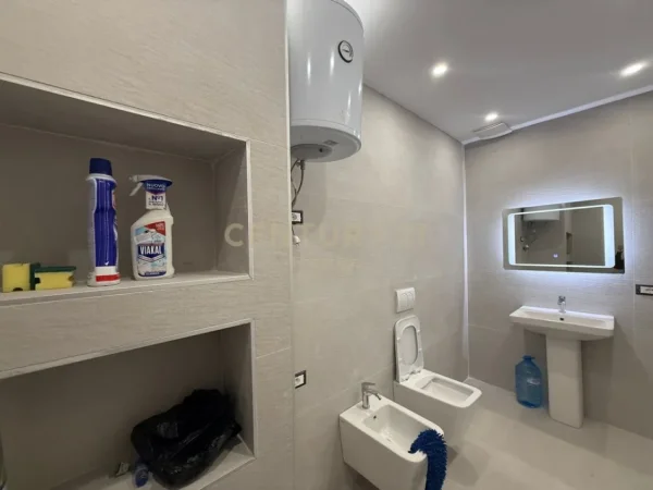 Tirane, jepet me qera apartament 2+1 Kati 6, 108 m² 700 € (Bulevardi i Ri prestige143684)