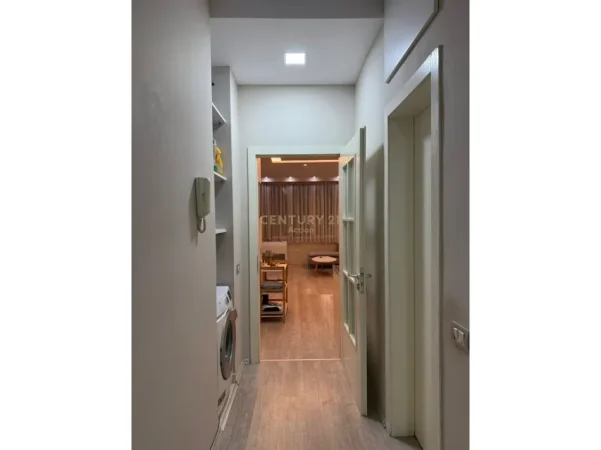 Tirane, jepet me qera apartament 1+1 , 82 m² 650 € 