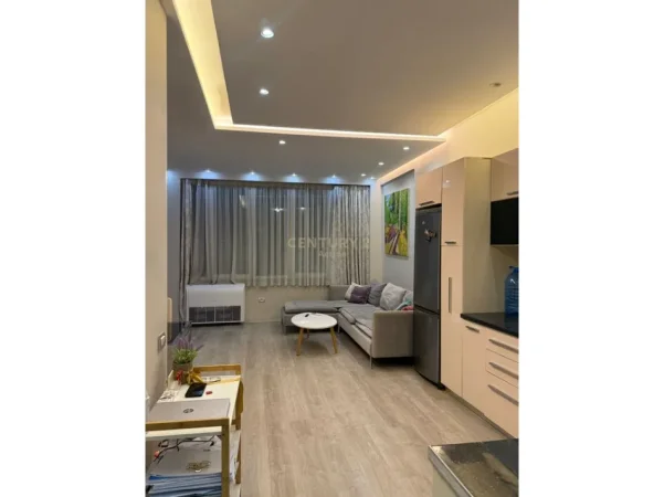 Tirane, jepet me qera apartament 1+1 , 82 m² 650 € 