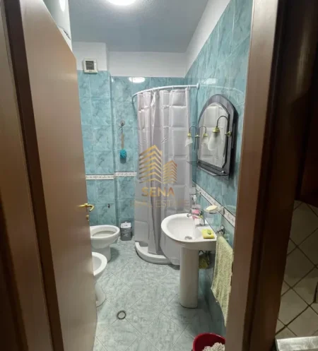Tirane, jepet me qera apartament 1+1+Ballkon Kati 1, 65 m² 500 € (Mine Peza)