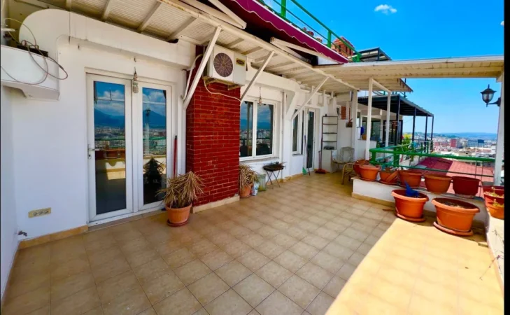 Tirane, shitet apartament duplex 4+1 Kati 2, 237 m² 280.000 € 