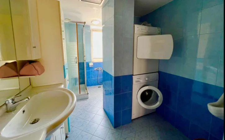 Tirane, shitet apartament duplex 4+1 Kati 2, 237 m² 280.000 € 