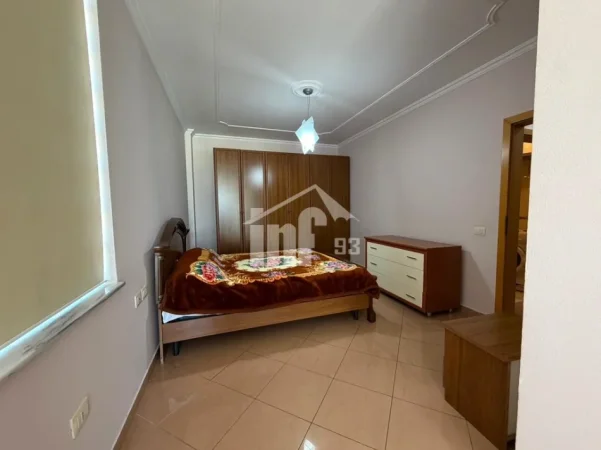 Tirane, jepet me qera apartament 2+1 Kati 10, 123 m² 800 € (TEK FAKULTETI JURIDIK, PRANË SHESHIT WILLSON)