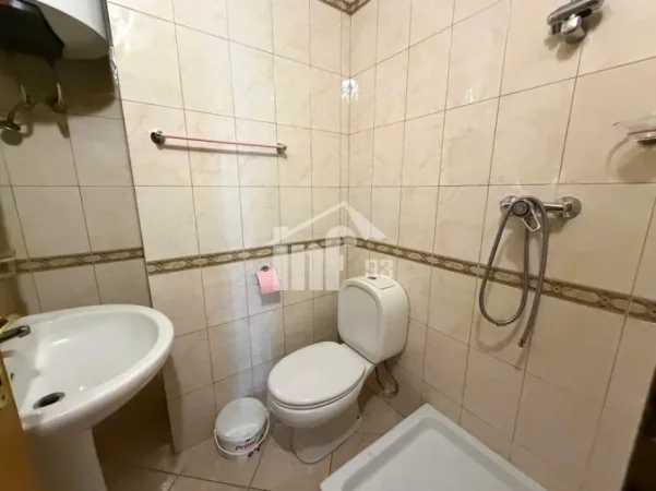 Tirane, jepet me qera apartament 2+1 Kati 10, 123 m² 800 € (TEK FAKULTETI JURIDIK, PRANË SHESHIT WILLSON)
