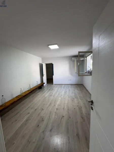 Tirane, jepet me qera ambient biznesi Kati 1, 213 m² (Gjimnazi Partizani)