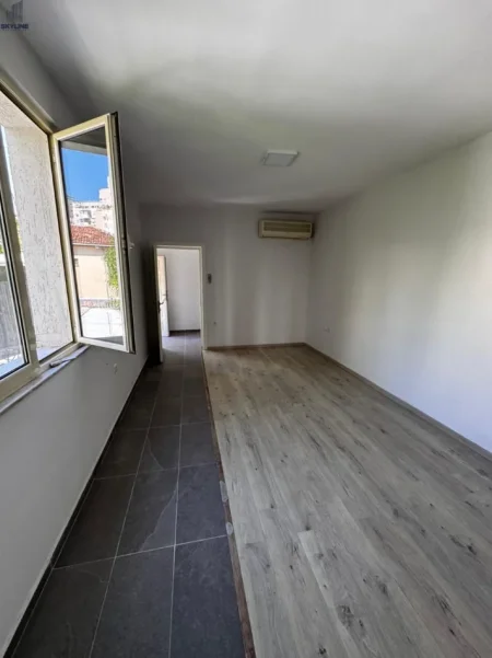 Tirane, jepet me qera ambient biznesi Kati 1, 213 m² (Gjimnazi Partizani)