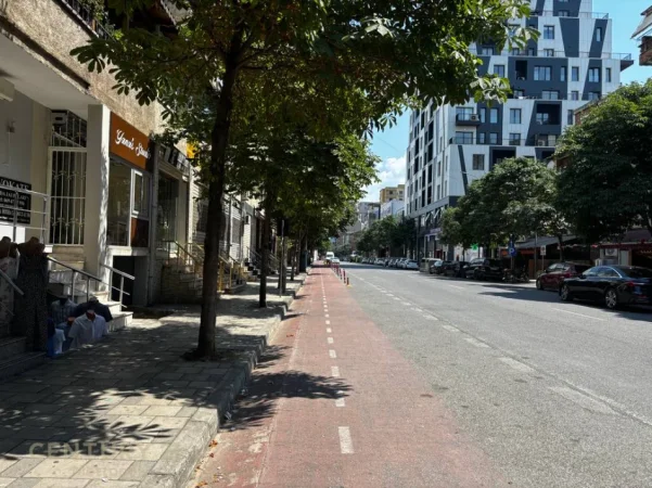 Tirane, jepet me qera ambjent biznesi Kati -1, 31 m² 500 € 