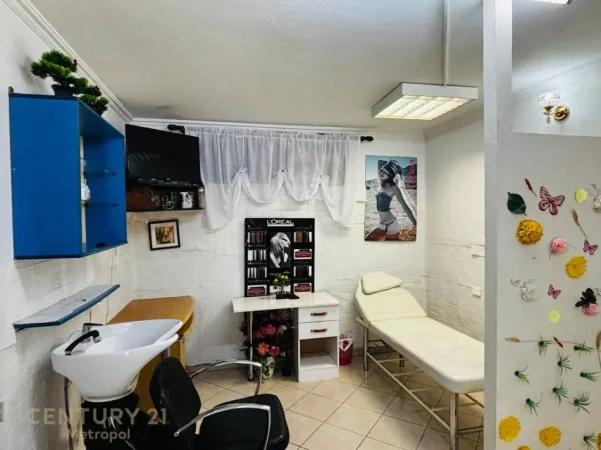 Tirane, jepet me qera ambjent biznesi Kati -1, 31 m² 500 € 