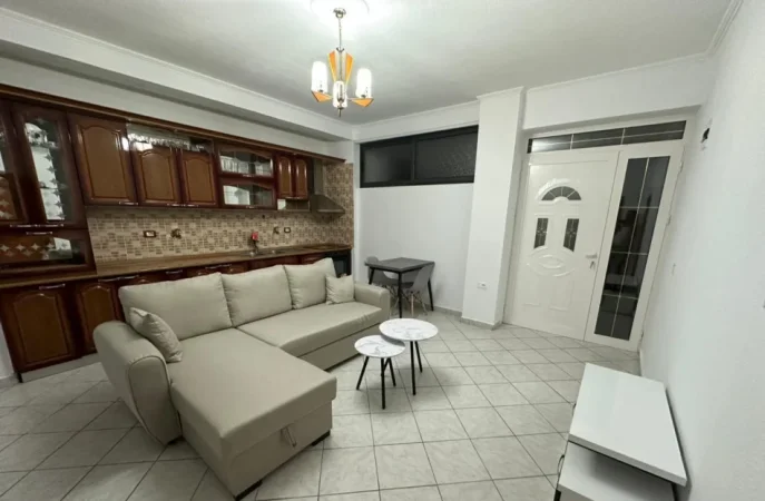 Tirane, jepet me qera apartament 2+1 Kati 1, 135 m² 350 € (Shkoze)