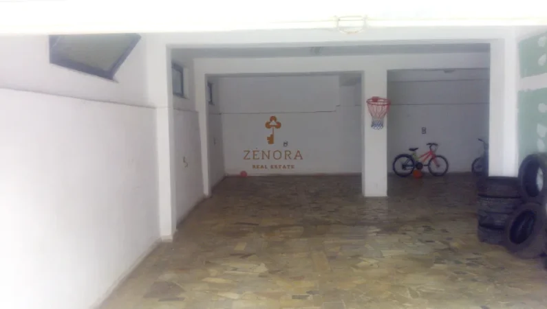 Tirane, shitet Vile , 720 m² 750.000 € (Selite)