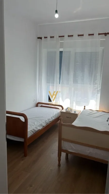 Tirane, jepet me qera apartament 2+1+Ballkon Kati 7, 96 m² 520 € (ALI DEMI)