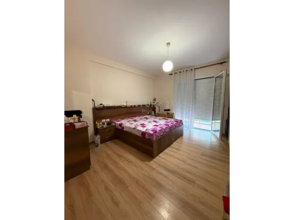 Tirane, jepet me qera apartament 2+1 Kati 3, 113 m² 600 € (unaza e re)