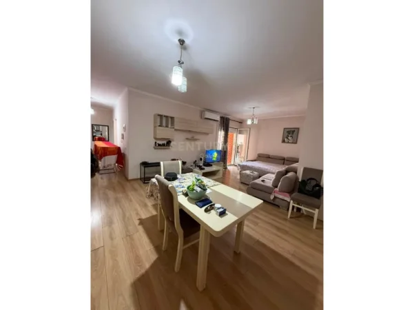 Tirane, jepet me qera apartament 2+1 Kati 3, 113 m² 600 € (unaza e re)