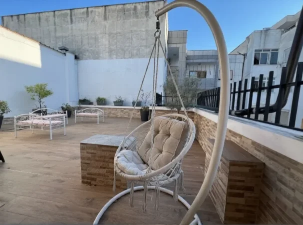 Tirane, jepet me qera apartament 1+1 Kati 7, 87 m² 650 € (kthesa e kamzes)