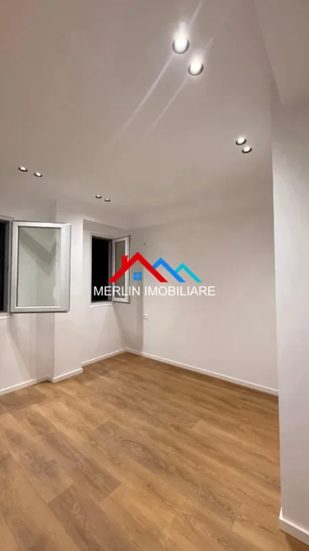 Shqiperi, shitet apartament 1+1+Ballkon Kati 4, 60 m² 155.000 € (21 DHJETORI,RRUGA MUHAMET GJOLLESHA)