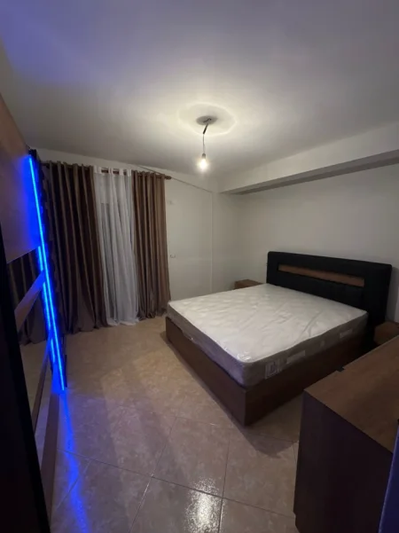 Tirane, jepet me qera apartament 2+1 Kati 5, 140 m² 500 € 