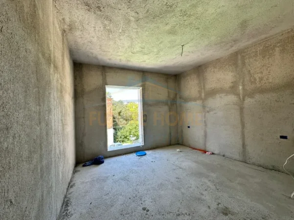 shitet apartament 2+1+Ballkon Kati 1, 100 m² 245.000 € (RRUGA MIHAL GRAMENO)