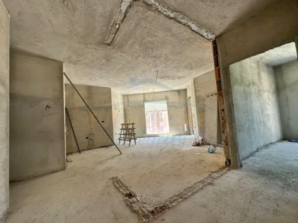 shitet apartament 2+1+Ballkon Kati 1, 100 m² 245.000 € (RRUGA MIHAL GRAMENO)