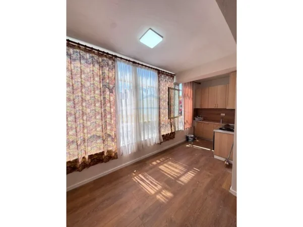 Tirane, shitet apartament 2+1 Kati 8, 75 m² 125.000 € (UNAZA E RE)