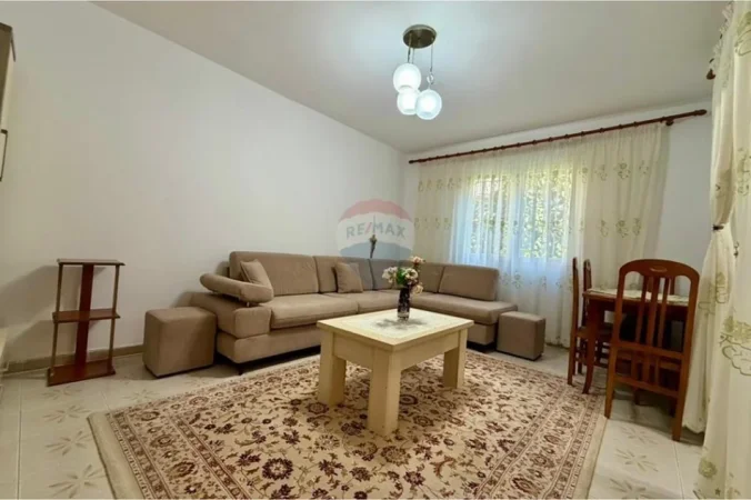 Tirane, jepet me qera apartament 2+1+Ballkon Kati 1, 85 m² 400 € 