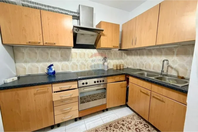 Tirane, jepet me qera apartament 2+1+Ballkon Kati 1, 85 m² 400 € 